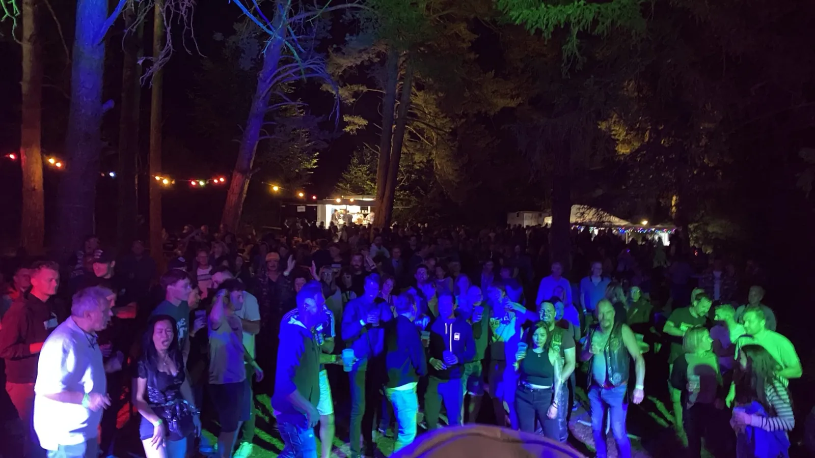 Volle Fläche beim 3 Tages Fest in den Abendstunden